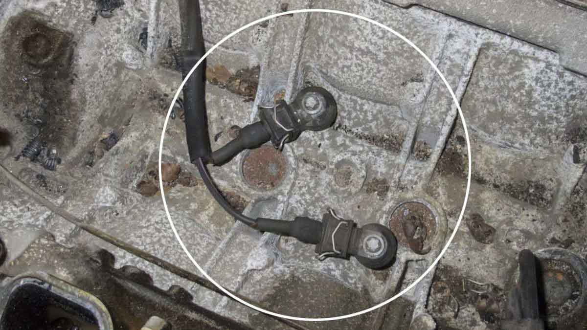 ناک (Knock) یا ضربه، صدایی ناشی از احتراق ناقص در موتور خودرو است. این مشکل معمولا در خودروهایی که احتراق داخلی دارند، به وجود می آید.